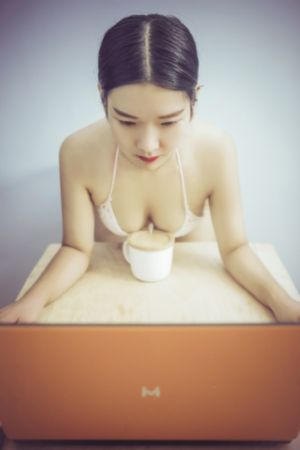 亚洲中文字幕久久精品蜜桃_BD英语在线手机播放
